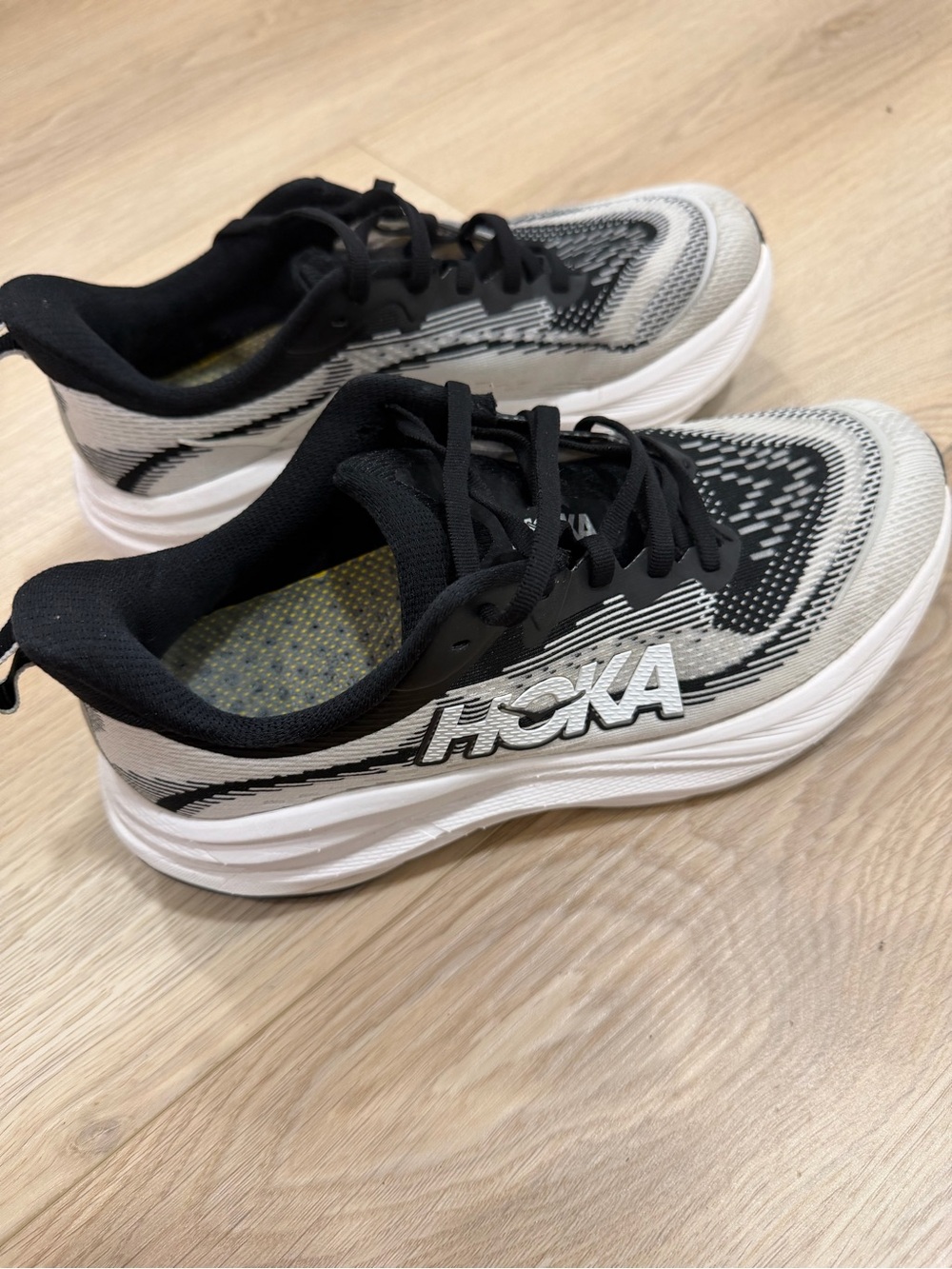 Hoka Women’s Skyflow - Picture 2 of 5